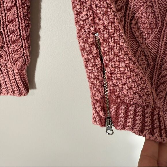 L.L. Bean Signature Womens Chunky Pink Cable Knit Fisherman Sweater Size Small - Picture 7 of 9